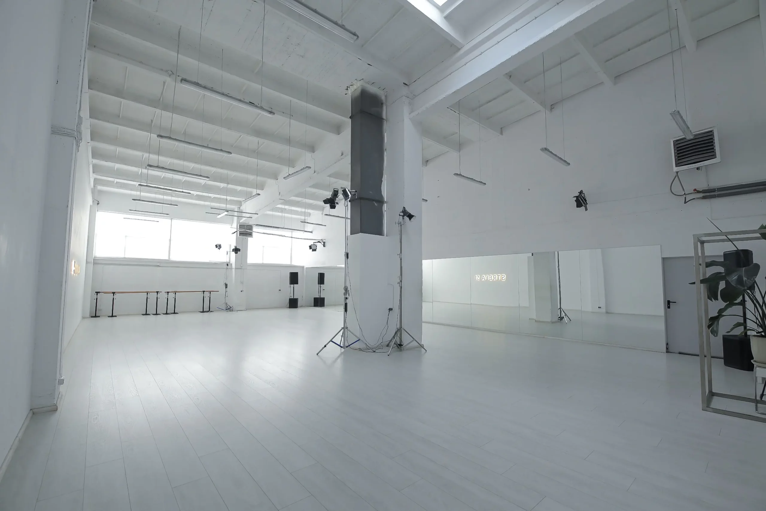 SALA 1 GROMADZKA (2)